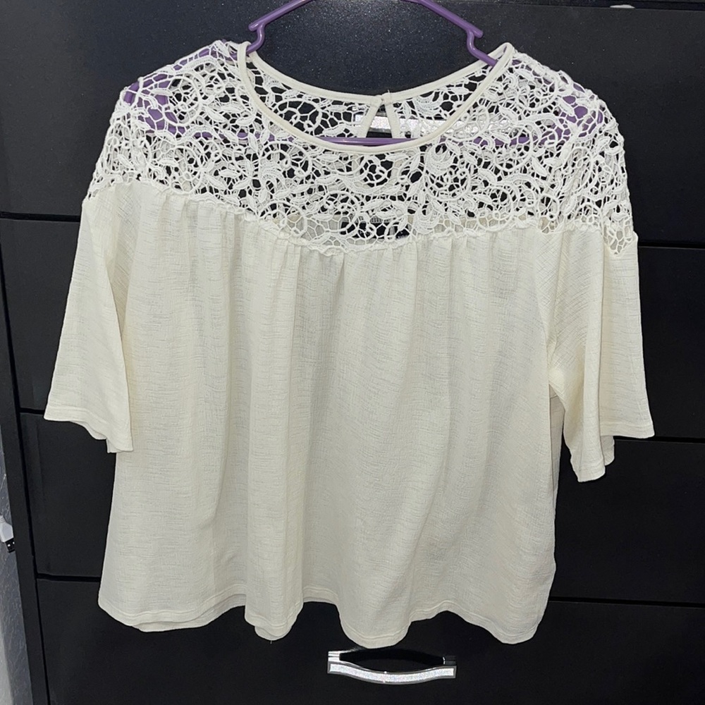 Shoulder Lace Pattern Blose